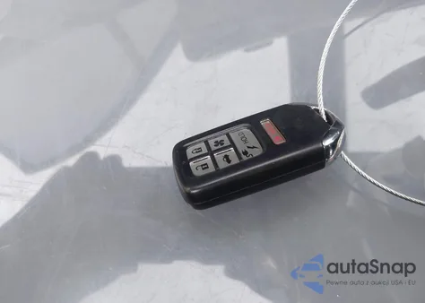 2018 Honda Clarity Plug-In Hybrid Touring z USA, uszkodzony, nr VIN JHMZC5F38JC007208